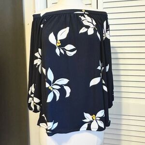 ➡️Ann Taylor⬅️Off the shoulder blouse
